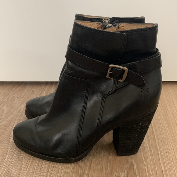 Frye Patty Riding Bootie Black Leather Block Heel Size 6.5 - Picture 2 of 11